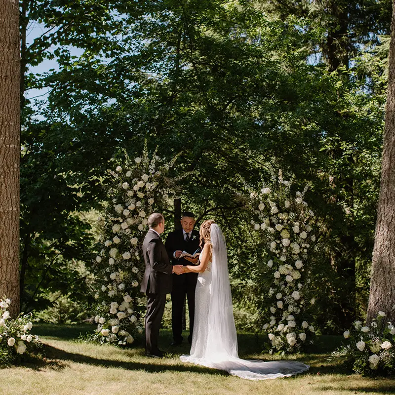 Wedding ceremonies at Alder Grove in Castle Rock, WA