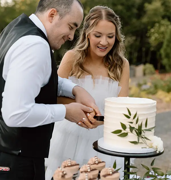 Plan your wedding at Alder Grove in Castle Rock, WA