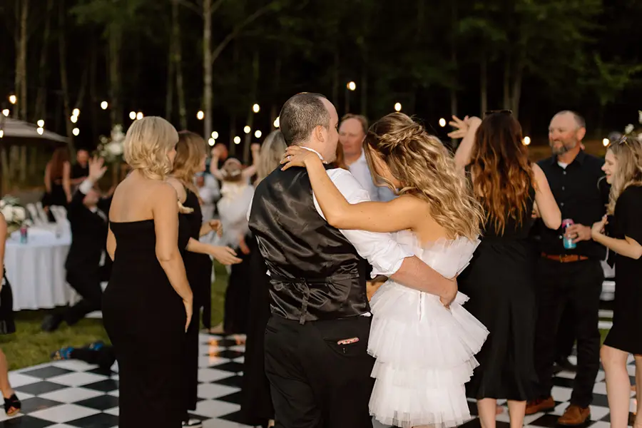 Plan your wedding at Alder Grove in Castle Rock, WA